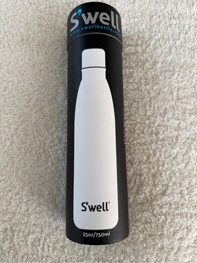 S’well Pomegranate 25 oz Stainless Steel Water Bottle New in Box Pink